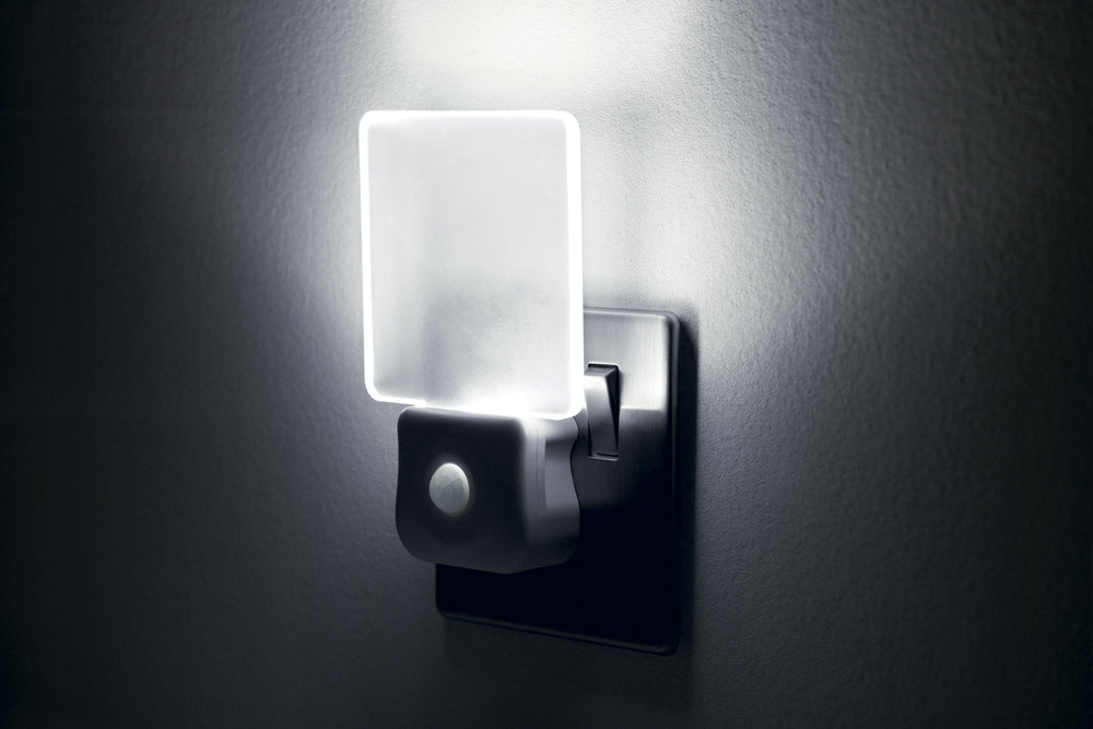 MOTION SENSOR NIGHT LIGHT UK PLUG WHITE INTEGRAL - ILNLMS-CL-UK