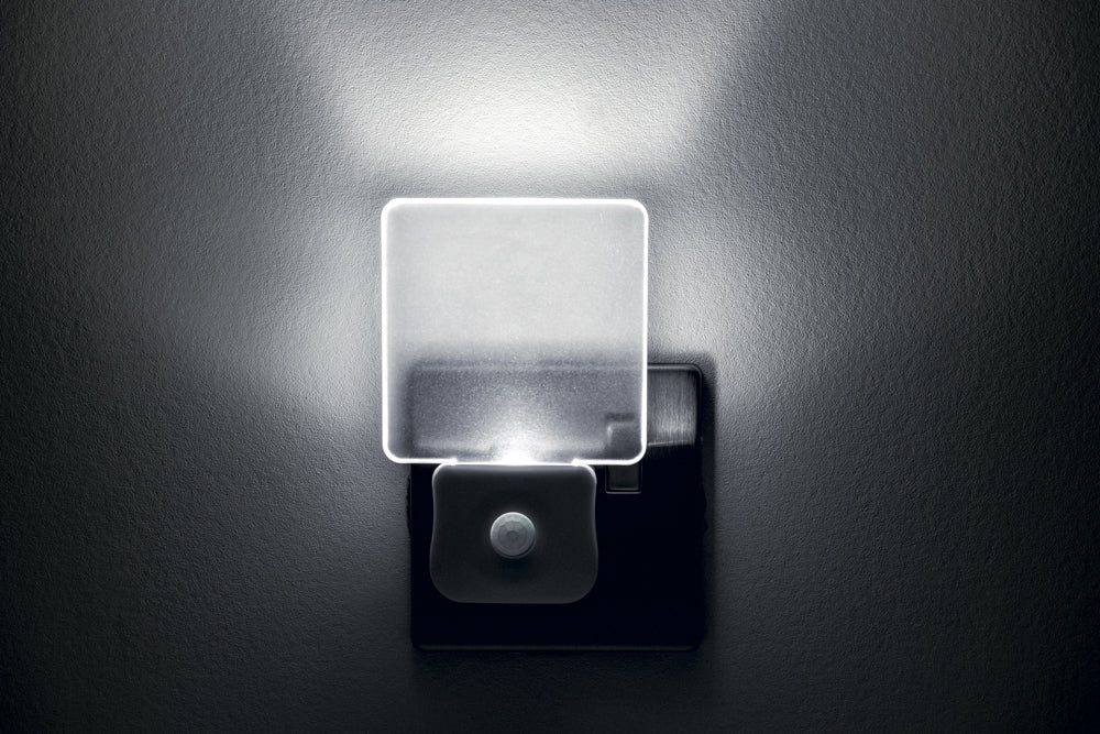 MOTION SENSOR NIGHT LIGHT UK PLUG WHITE INTEGRAL - ILNLMS-CL-UK